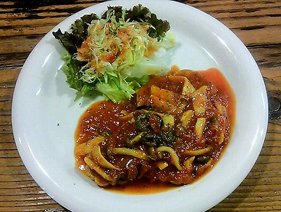 A:ポークソテー キノコデミソース　B:菜の花と厚切りベーコン・キノコの バター醤油パスタ